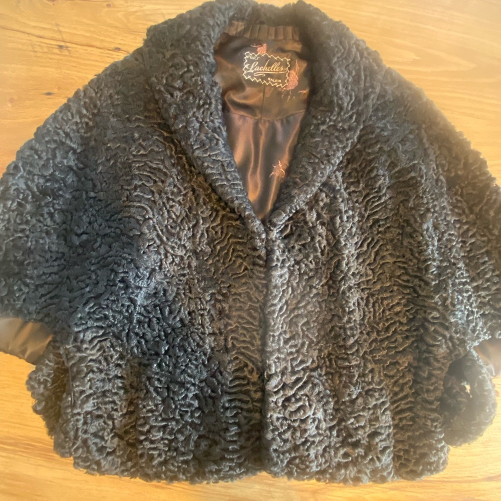 Vintage Luxurious Black‎ Faux Fur Cape by Lachelles Women’s